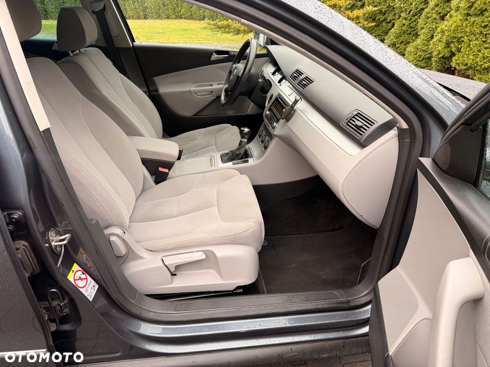 Volkswagen Passat 2.0 TDI DPF BlueMotion Technology Comfortline - 13