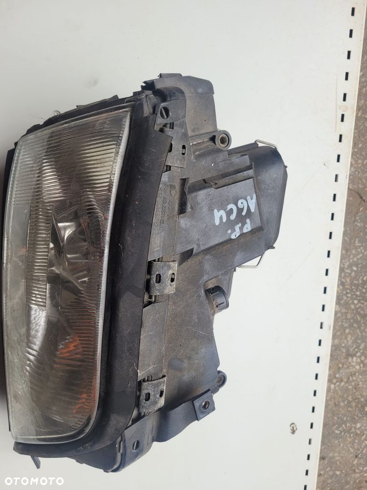 Lampa prawy przód audi a6 c4 - 2