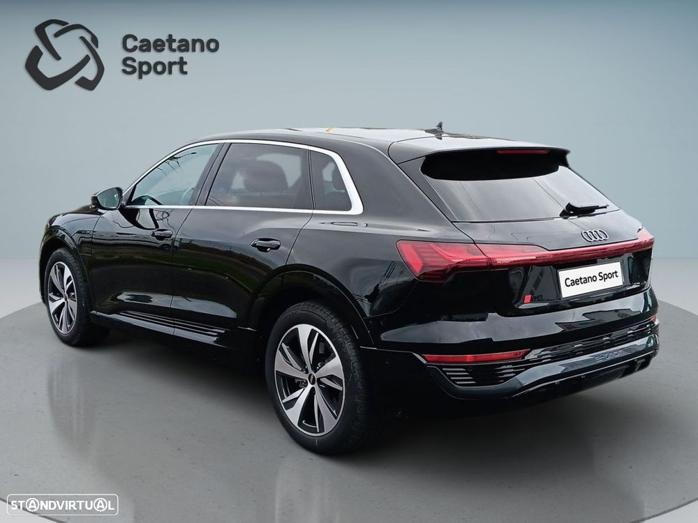 Audi Q8 e-Tron 50 quattro S line - 4