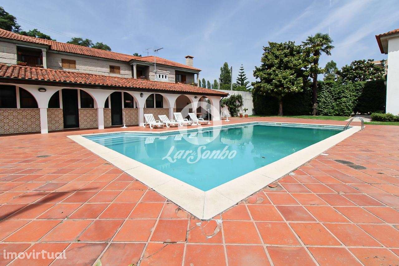 Moradia com 5 quartos, piscina e garagem fechada para 3 carros em V... - Grande imagem: 2/26