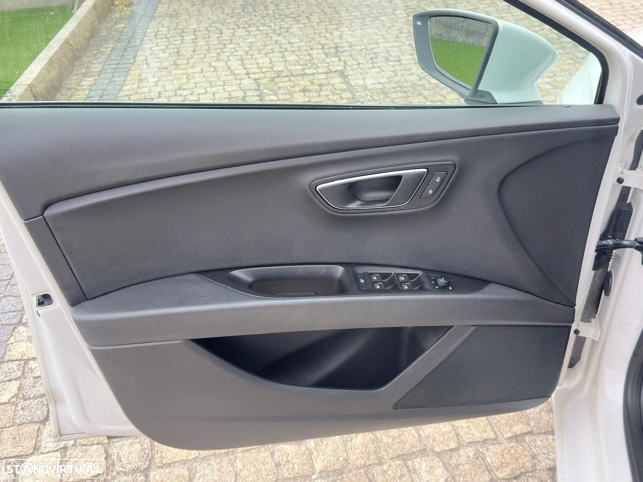 SEAT Leon 1.6 TDI E.Style by Sport - 4