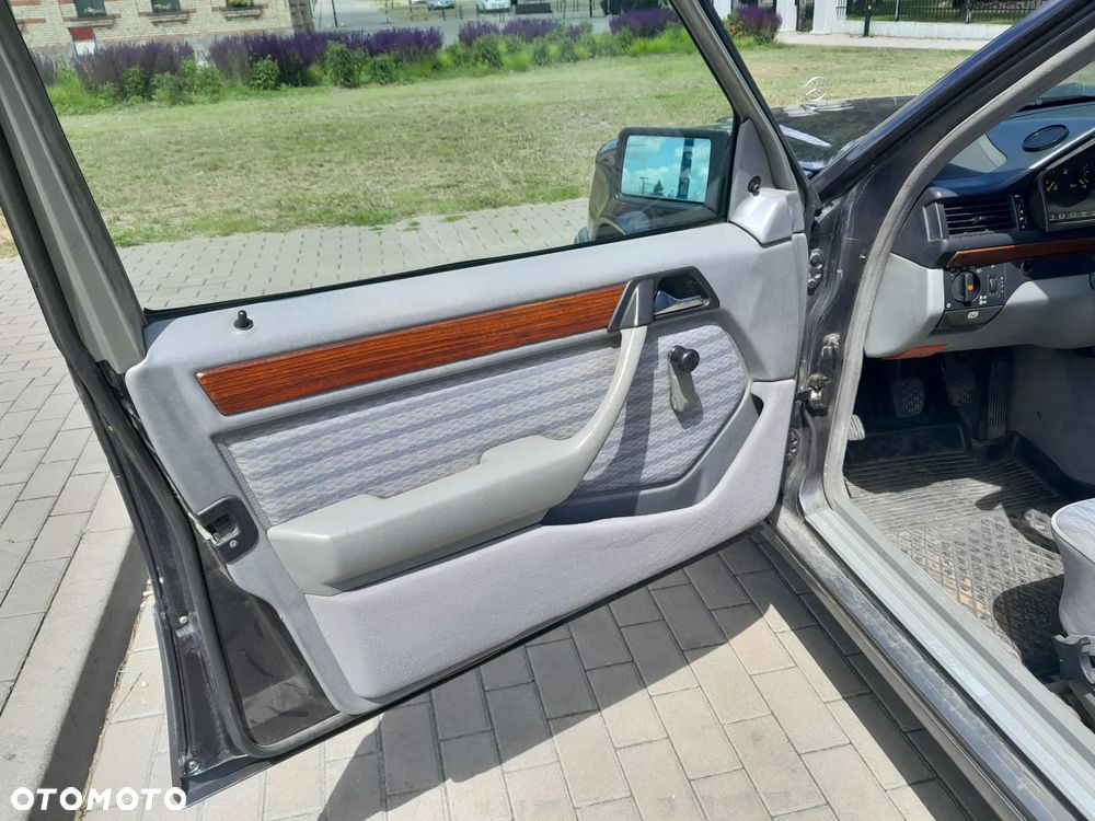 Mercedes-Benz W124 (1984-1993) - 22
