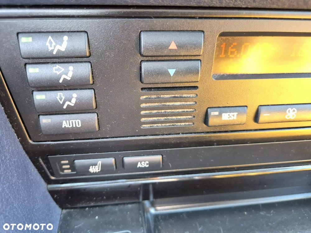 BMW Seria 5 523i - 33