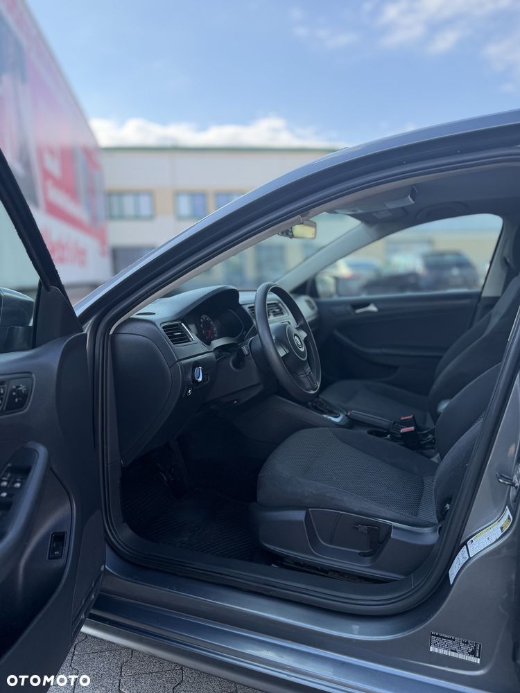 Volkswagen Jetta - 5