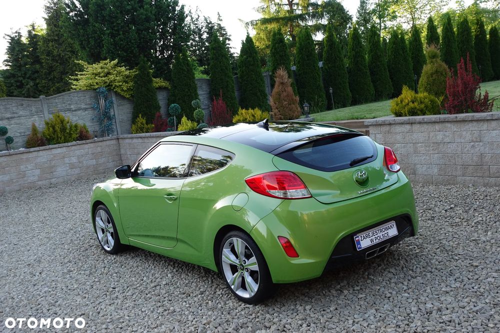 Hyundai Veloster - 12