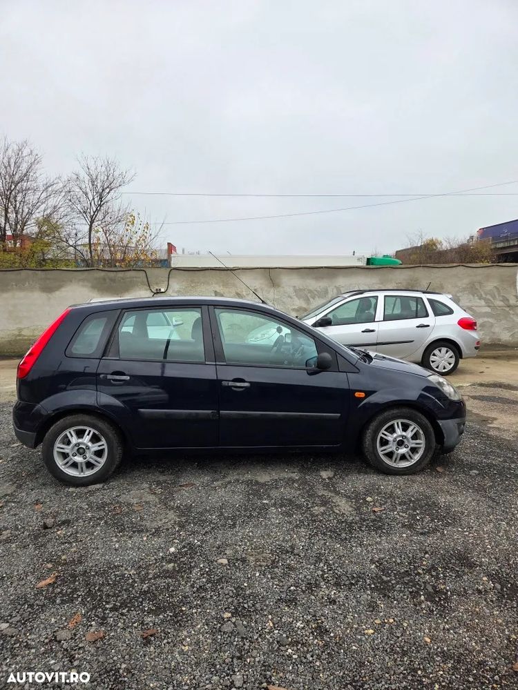 Ford Fiesta 1.3i Ambiente - 9