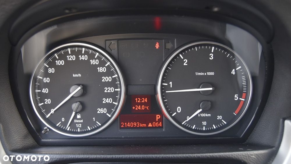 BMW Seria 3 320d xDrive DPF - 24