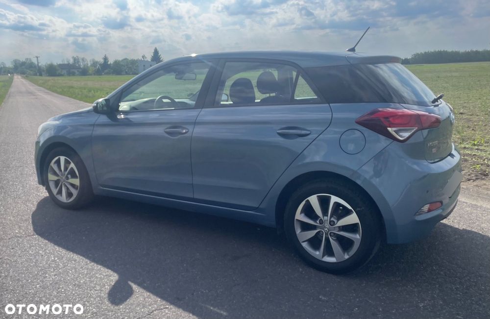 Hyundai i20 1.1 CRDi YES Silver - 4