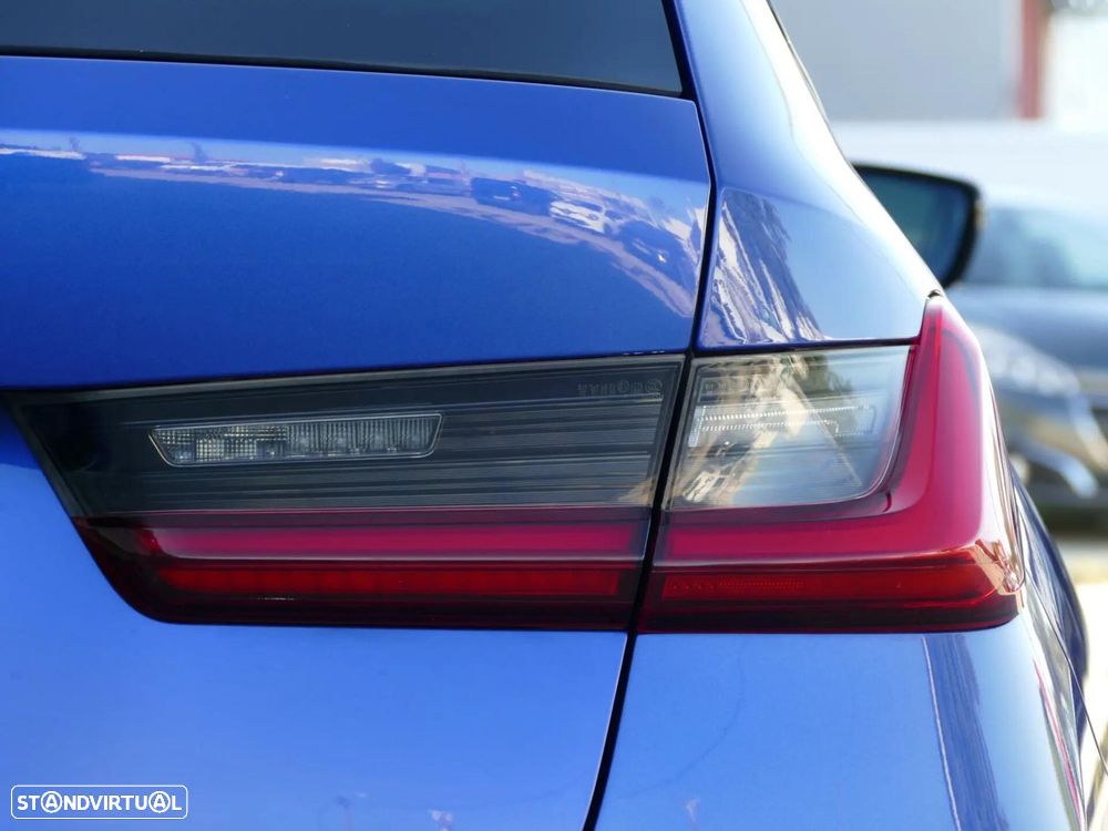 BMW 330 e Pack Desportivo M Auto - 13