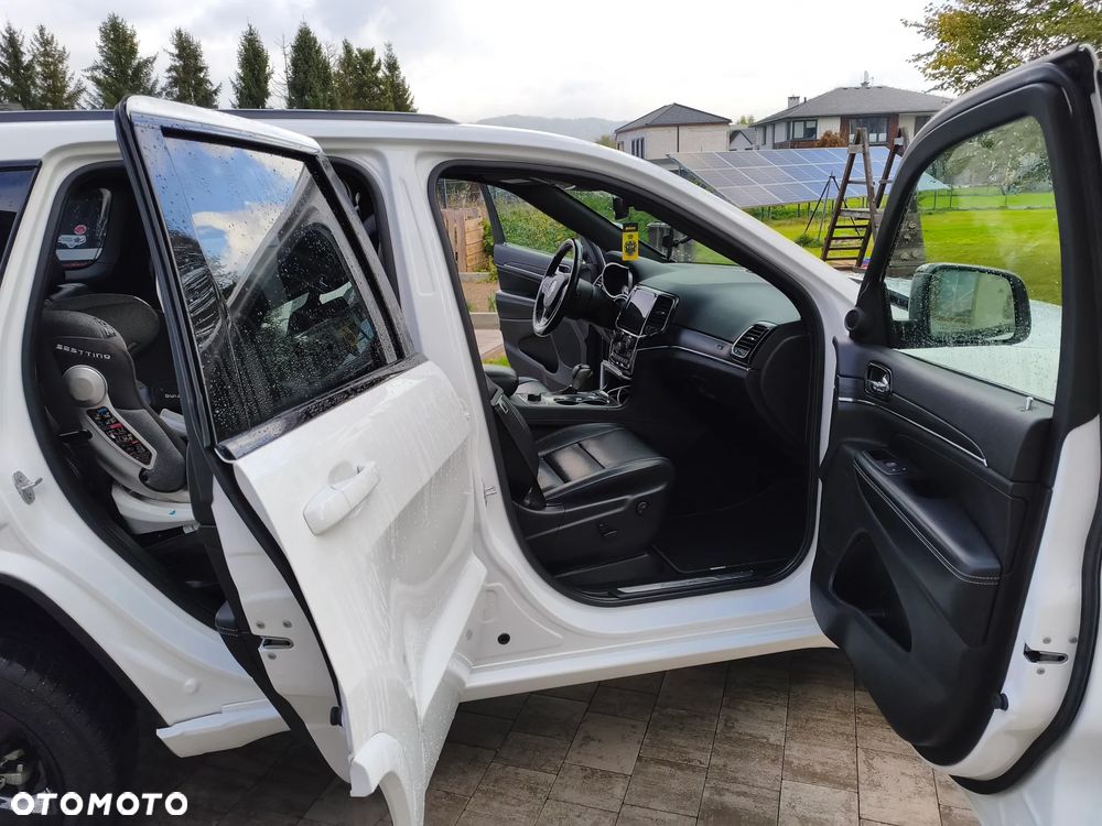 Jeep Grand Cherokee - 22