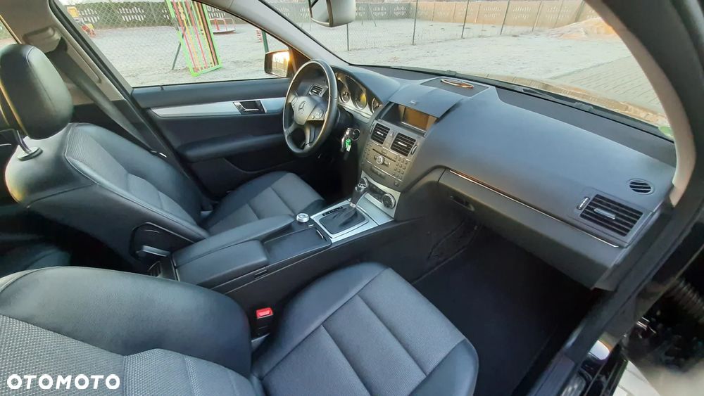 Mercedes-Benz Klasa C 180 CGI Automatik BlueEFFICIENCY Avantgarde - 30