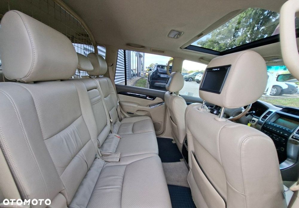Toyota Land Cruiser - 17