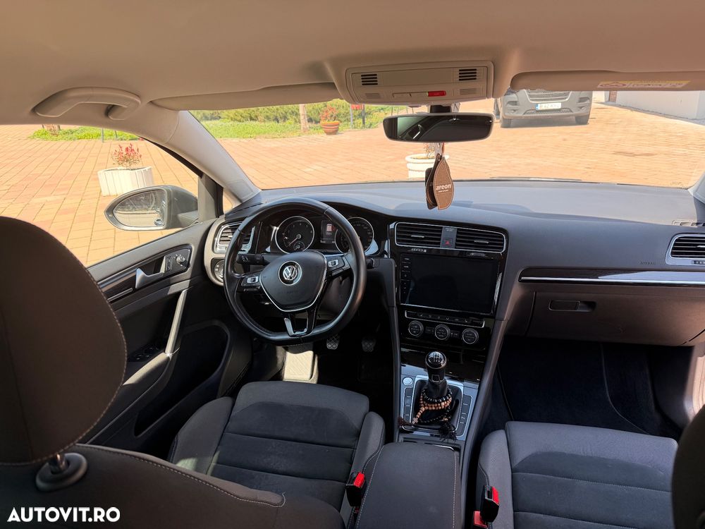 Volkswagen Golf - 16