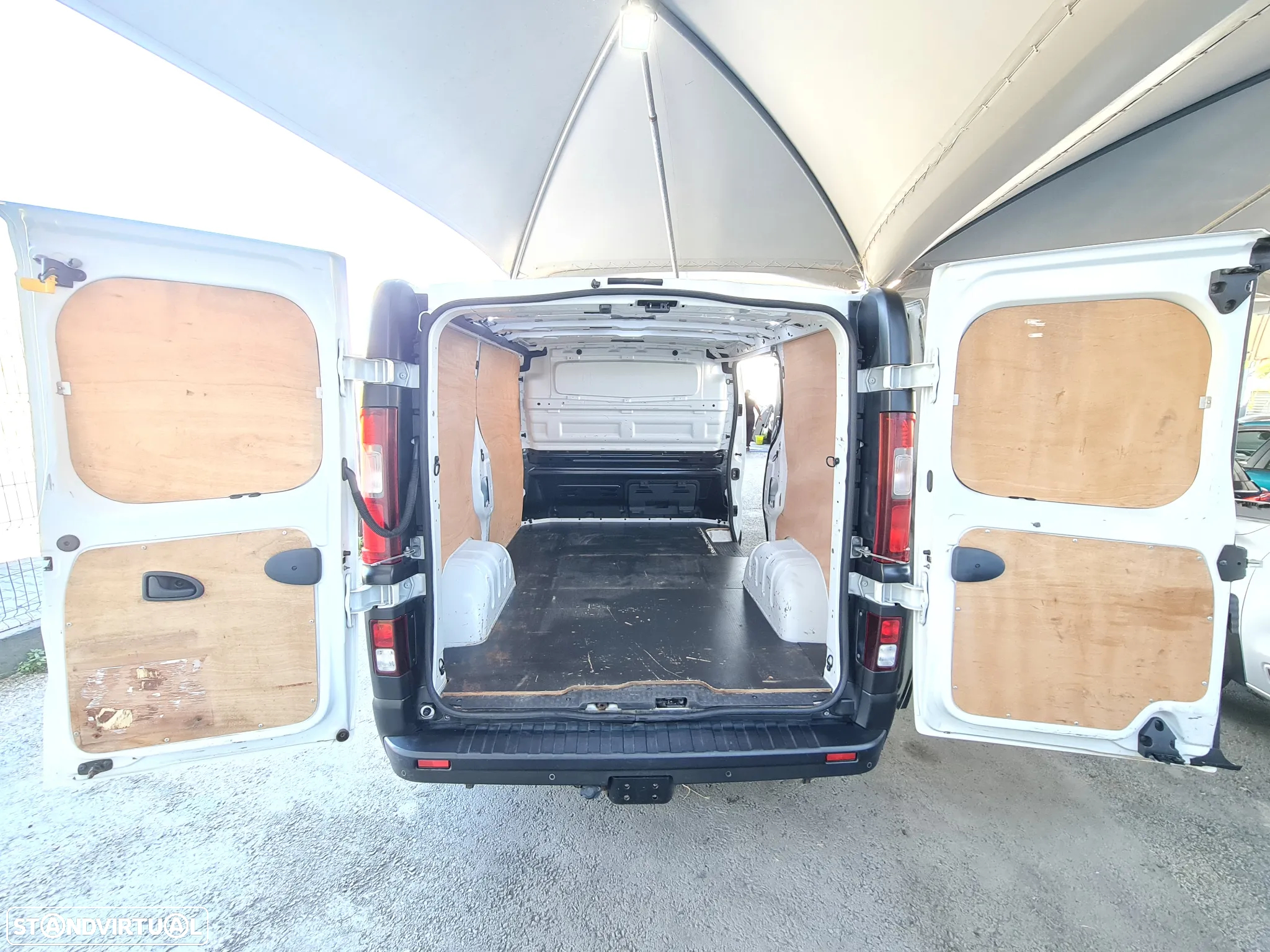 Renault TRAFIC 2.0 Dci 120CV * Câmera/ GPS/ AC/ IVA DEDUTÍVEL * - 14