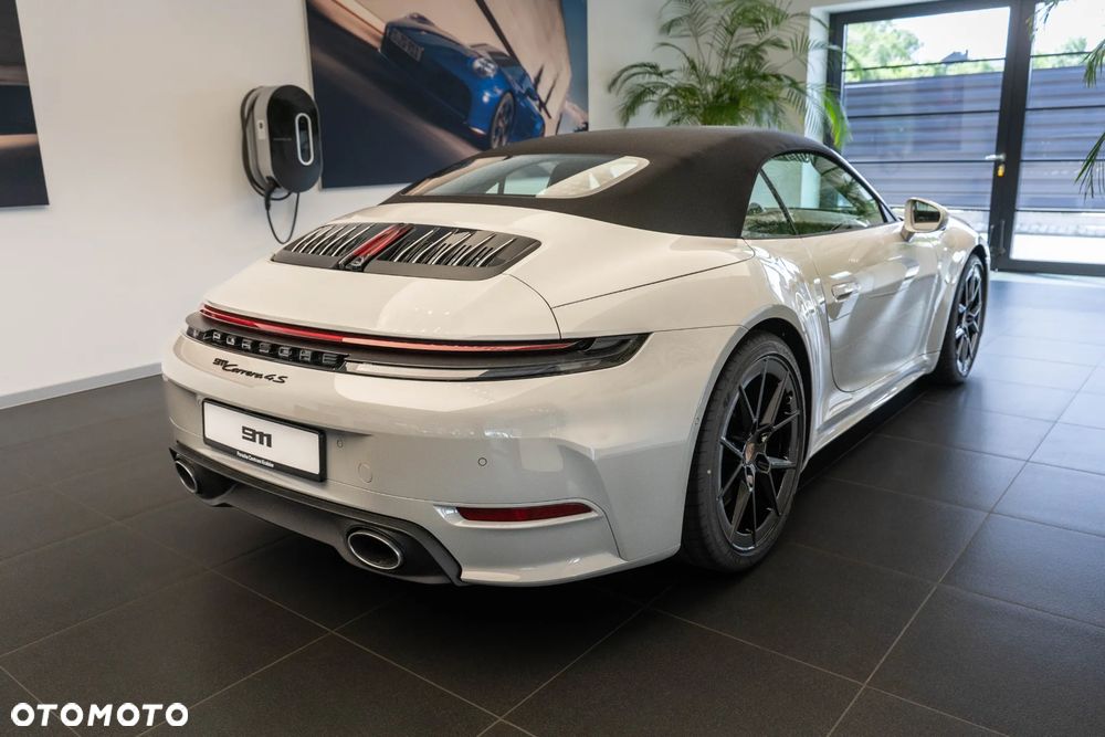 Porsche 911 Carrera 4S - 4