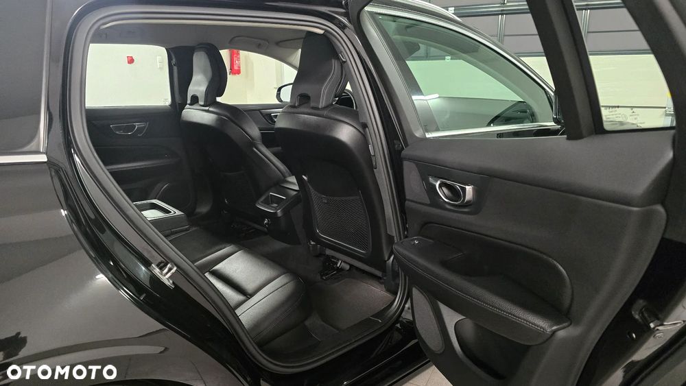 Volvo V60 D4 R-Design - 8