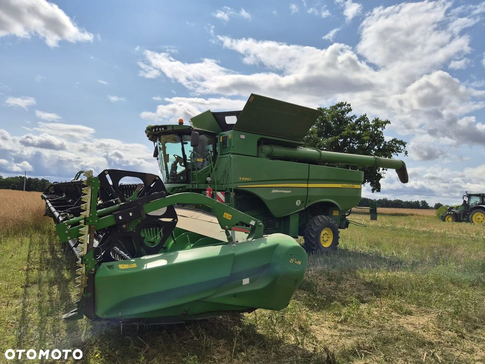 John Deere S690i - 1