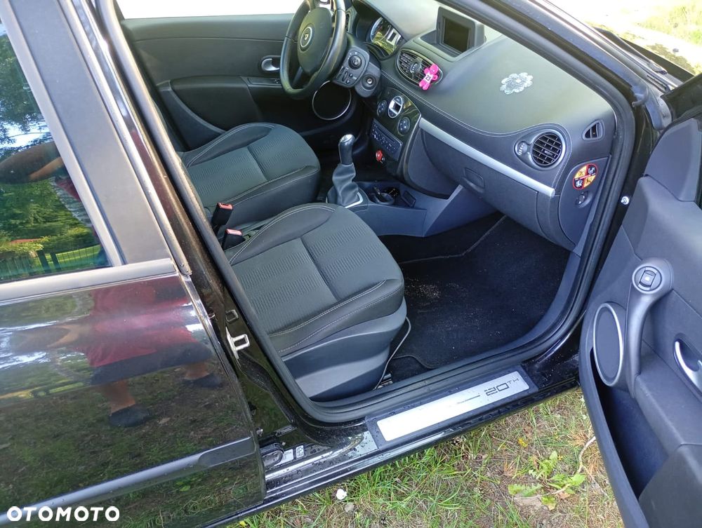 Renault Clio 1.2 16V Dwudziestka - 10