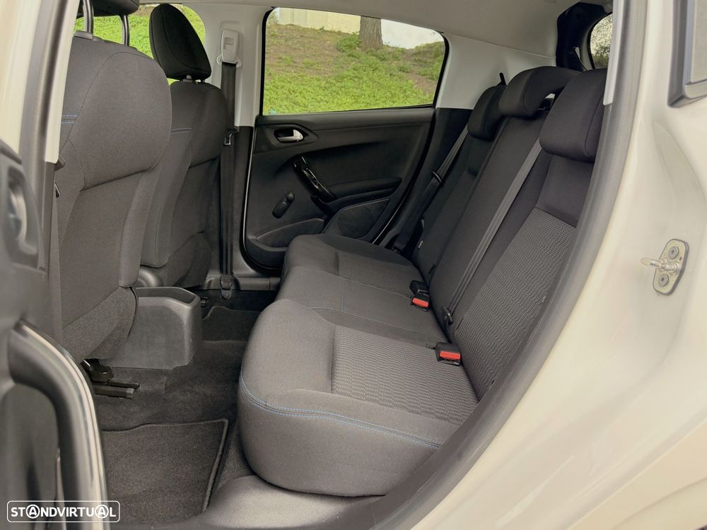 Peugeot 208 1.5 BlueHDi Signature - 36