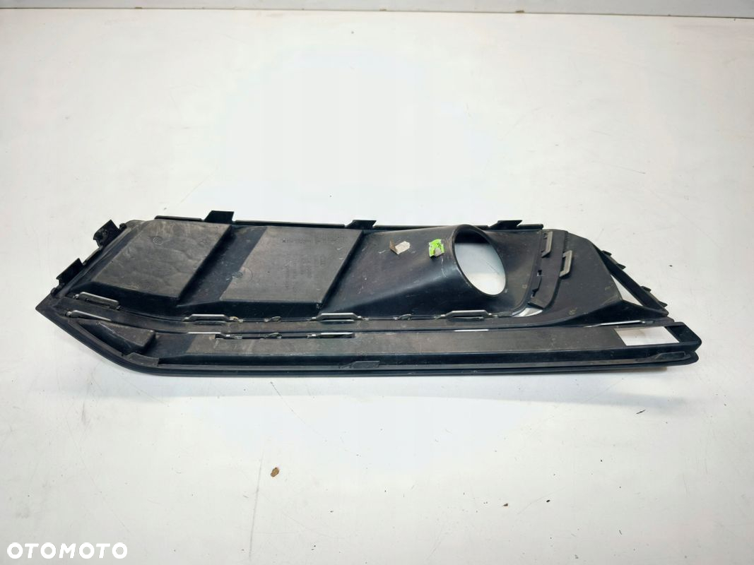 KRATKA ATRAPA ZDERZAKA PRAWA AUDI A4 B9 S LINE 8W0807682G - 7