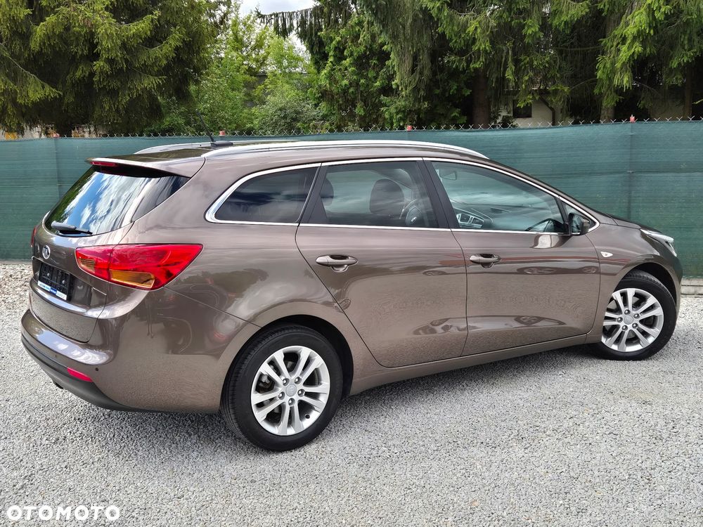 Kia Ceed 1.6 GDI Fifa World Cup Edition - 19