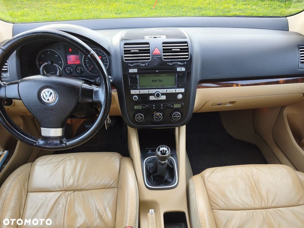 Volkswagen Jetta - 1