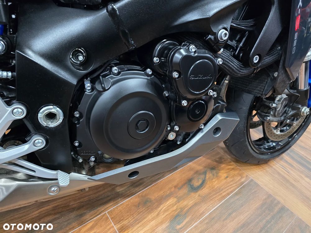 Suzuki GSX - 31