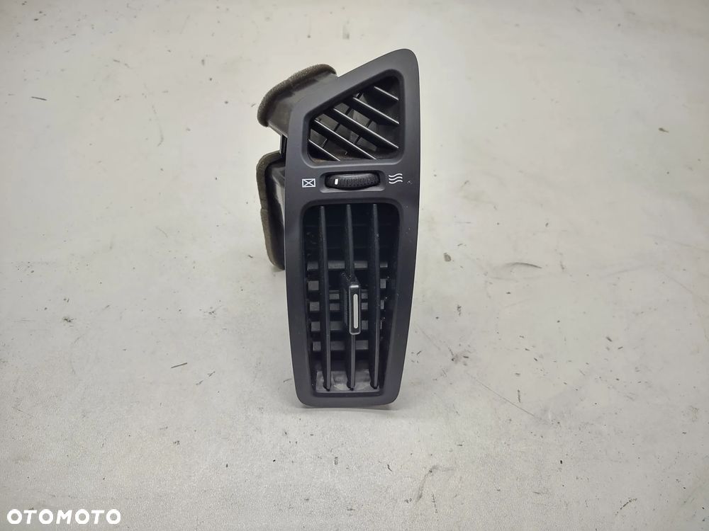 KRATKA NAWIEWU KONSOLI 97490-1H000 KIA CEED I LIFT PRAWA ORYGINAŁ