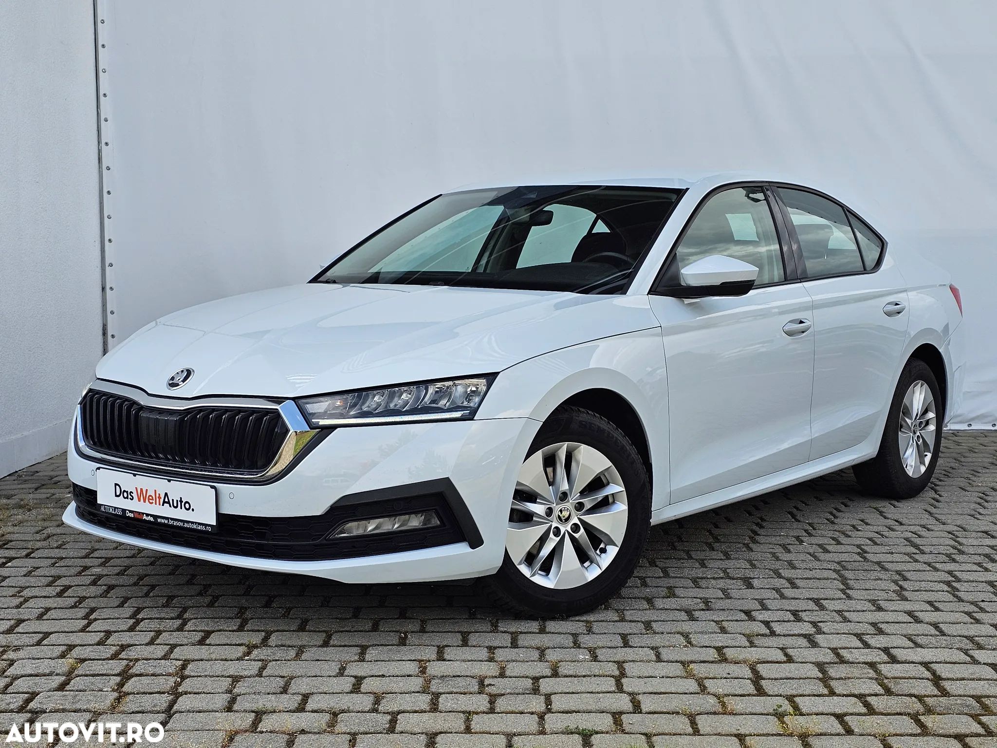 Skoda Octavia 2.0 TDI DSG Ambition - 1