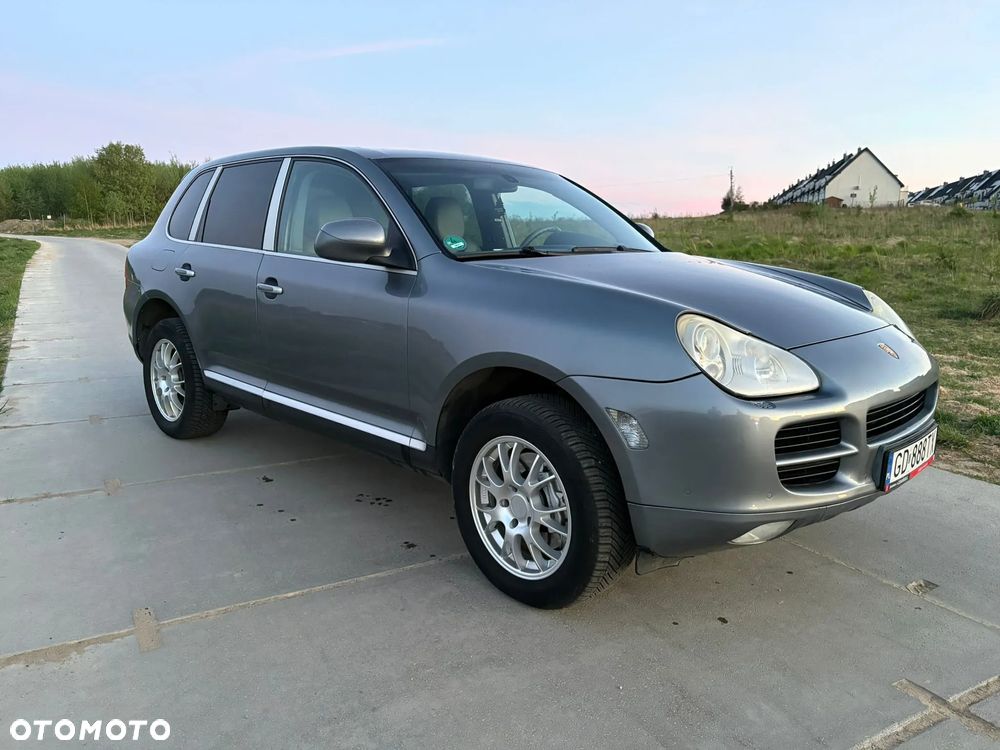 Porsche Cayenne - 1