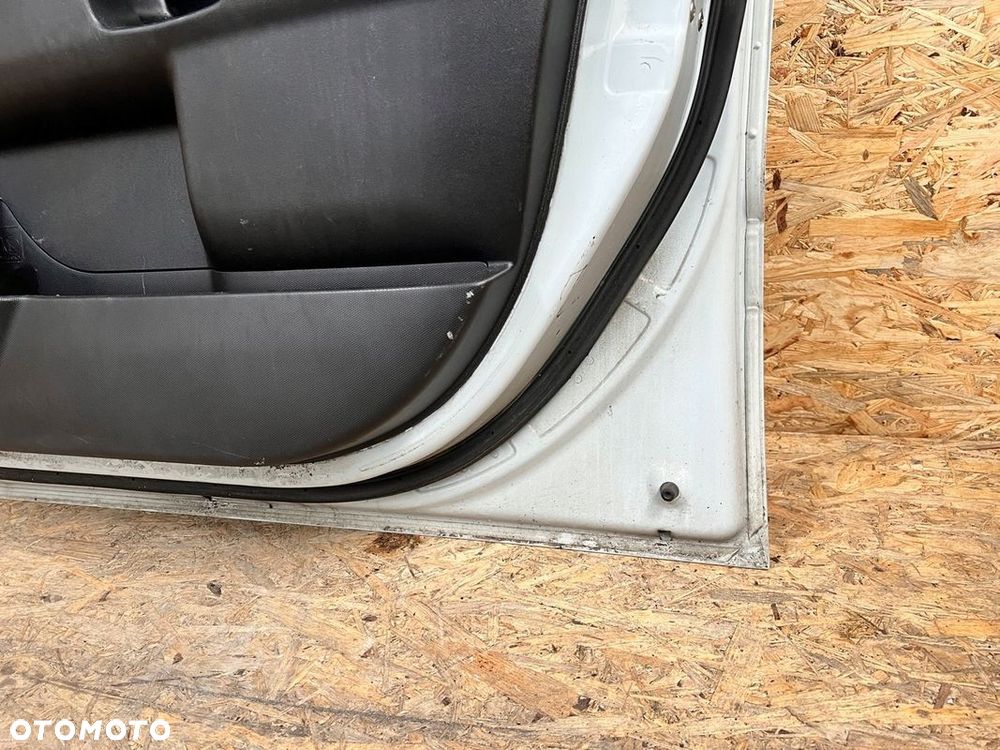 Drzwi PRZEDNIE PRAWE prawy przód KIA SOUL I 1 Kod lakieru: 1H lusterko - 9
