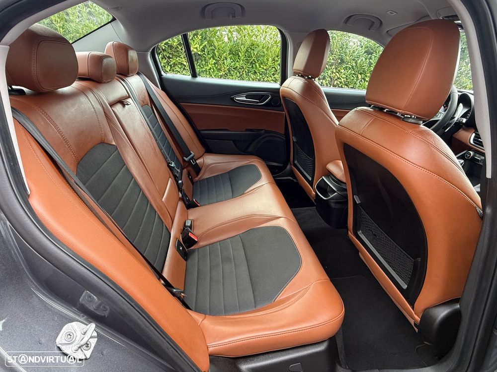 Alfa Romeo Giulia - 31