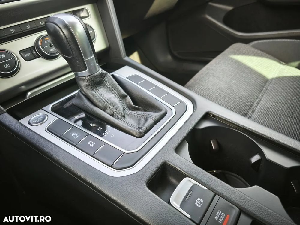 Volkswagen Passat 2.0 TDI DSG Comfortline - 13