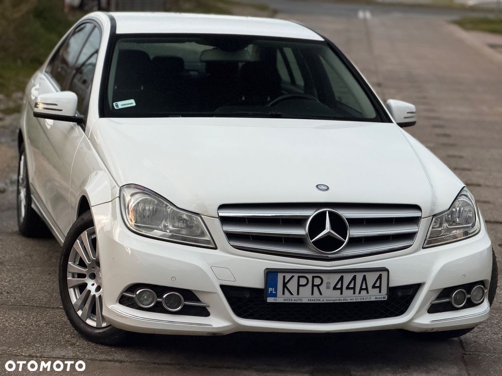 Mercedes-Benz Klasa C 180 CGI BlueEff Elegance - 3