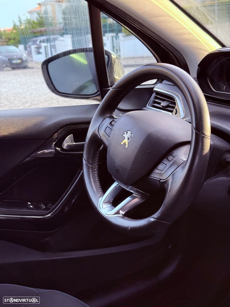Peugeot 208 - 18