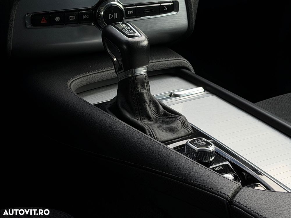 Volvo XC 90 D5 AWD Geartronic Momentum - 5
