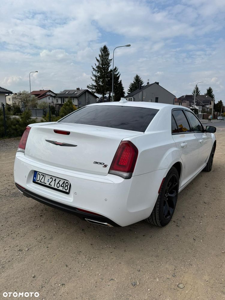 Chrysler 300s - 13
