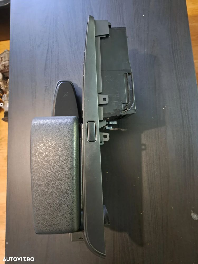 Cotiera fata cu suport pahare negru model cu joystick navigatie Originala Mercedes C-class W204 facelift 2007-201 - 3