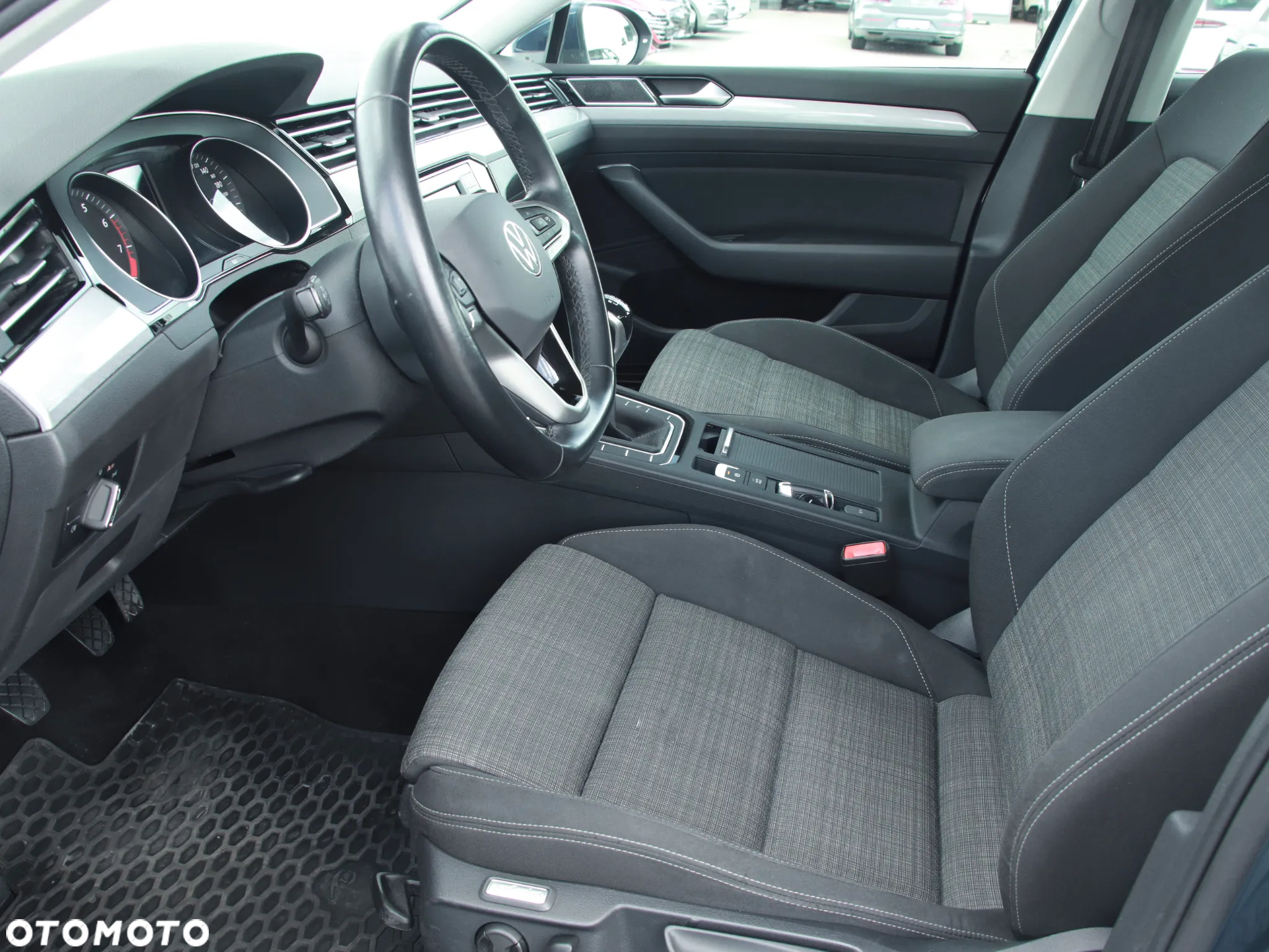 Volkswagen Passat 1.5 TSI EVO Business - 10