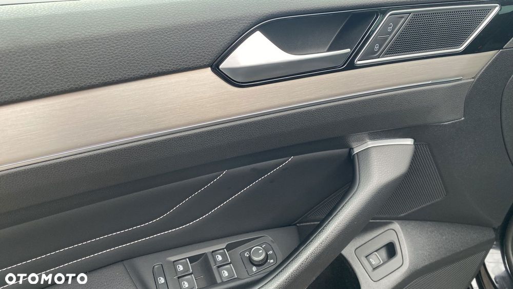 Volkswagen Passat - 16
