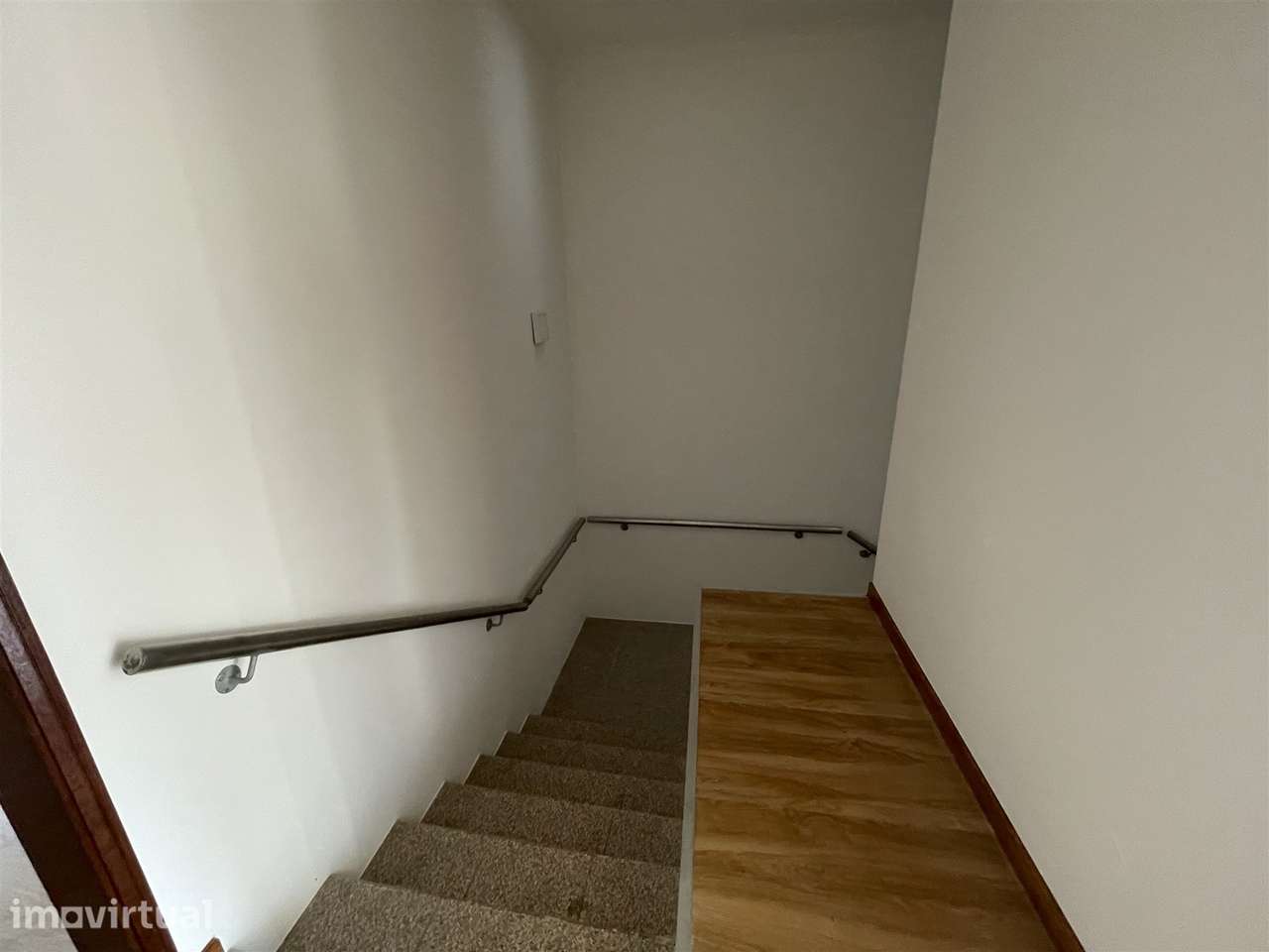 Prédio em Propriedade Total com 2 Moradias T2 - Grande imagem: 4/15