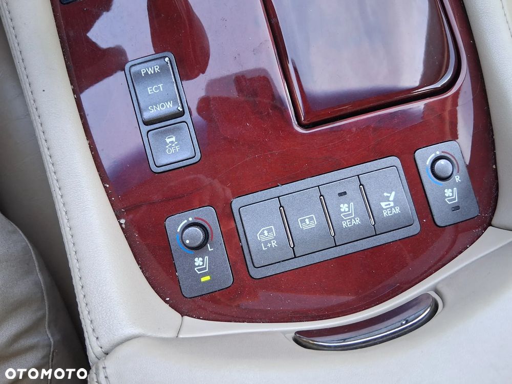 Lexus LS - 18