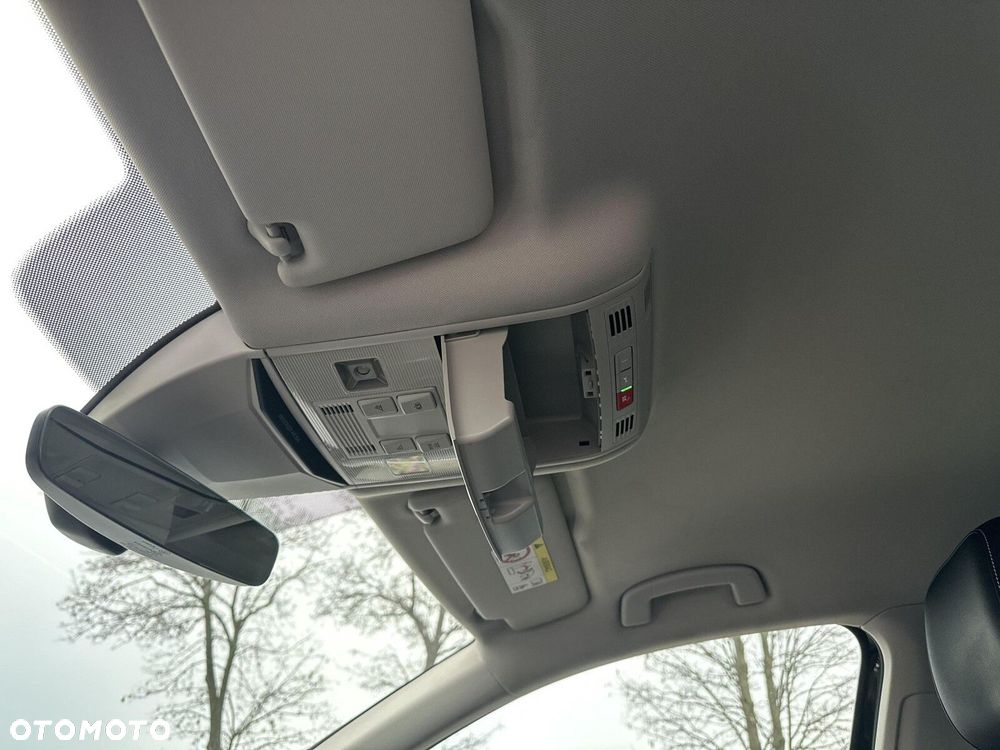 Volkswagen Passat - 32