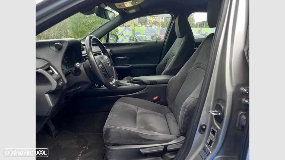 Lexus UX 250h - 11