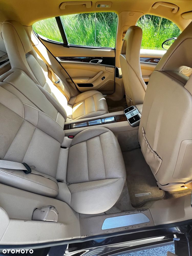 Porsche Panamera 4 - 3