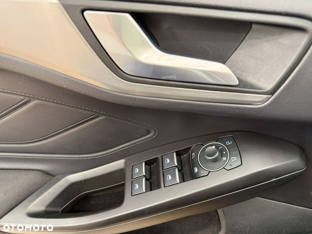 Ford Focus 1.0 EcoBoost Hybrid TITANIUM X - 14