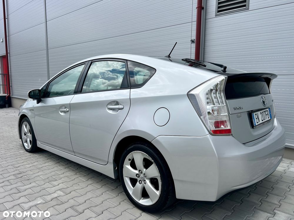 Toyota Prius (Hybrid) Executive - 3