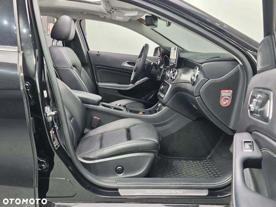 Mercedes-Benz GLA 250 4Matic 7G-DCT AMG Line - 12