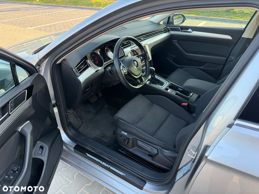 Volkswagen Passat 2.0 TDI SCR DSG Comfortline - 14