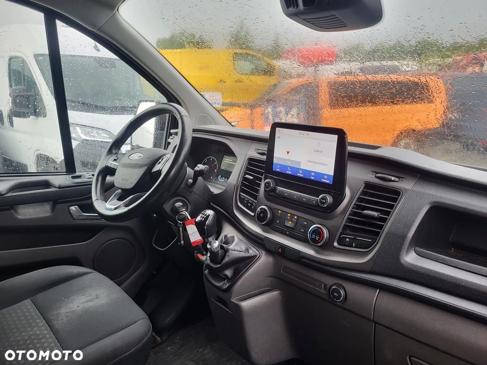 Ford TRANSIT CUSTOM - 9